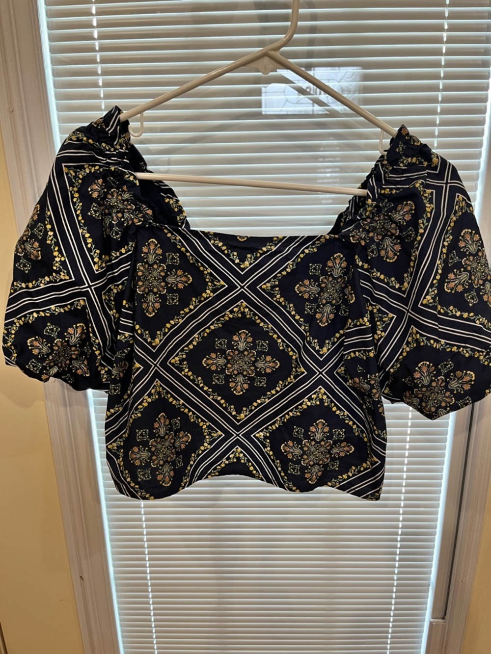 LOFT Navy Floral-Print Puff Sleeve Crop Top